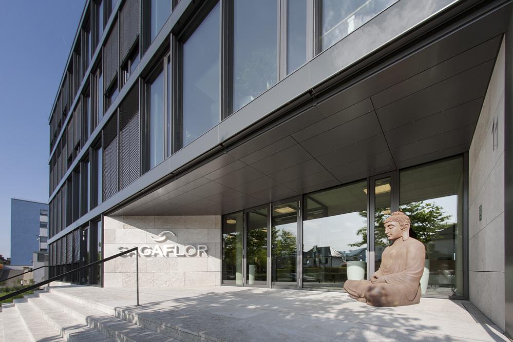 Sagaflor Office-Exhibition building