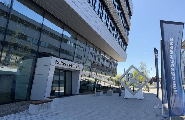 Er&ouml;ffnung: Hochmodernes Technologie- und Fertigungszentrum