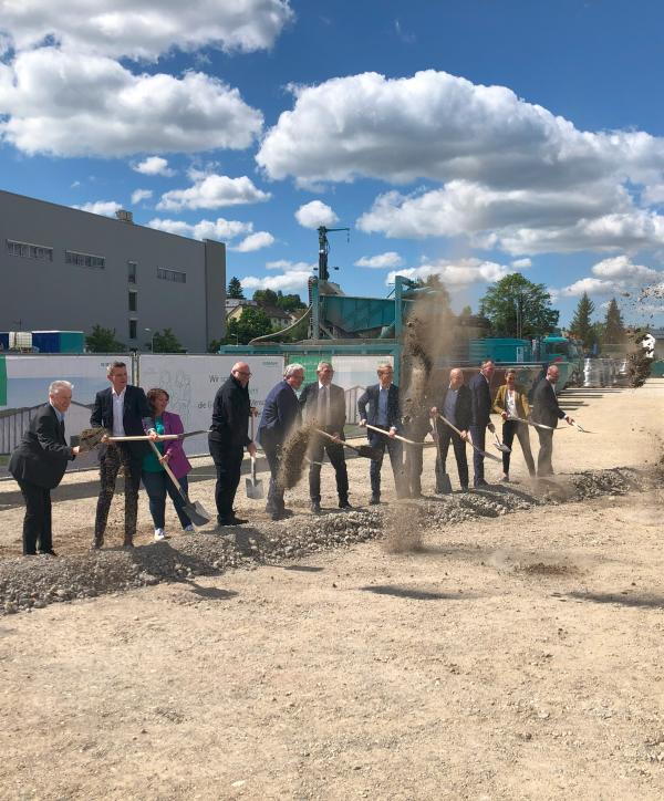 Spatenstich f&uuml;r das neue Aesculap-Geb&auml;ude